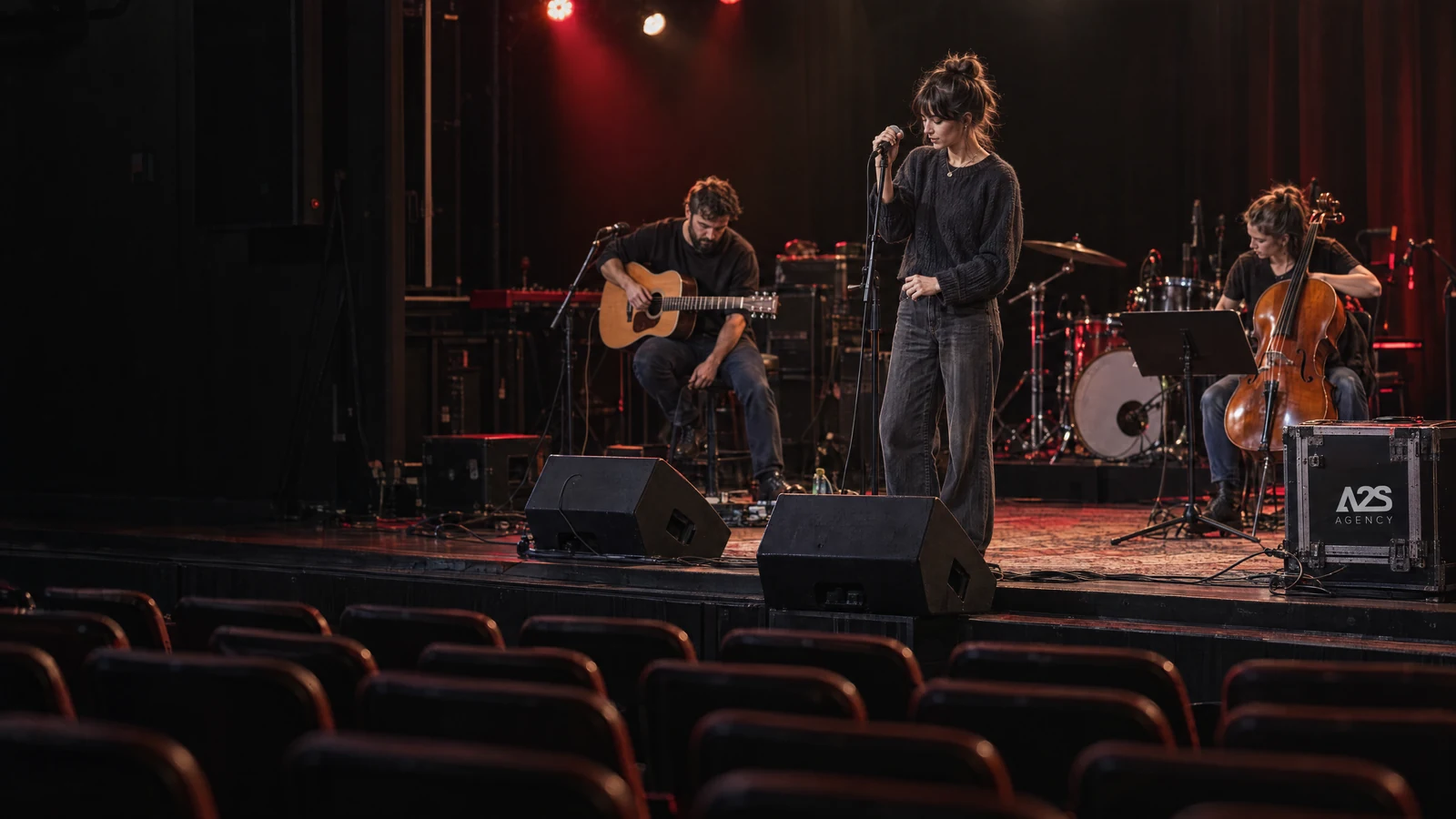 Soundcheck eines akustischen Ensembles vor leerem Saal