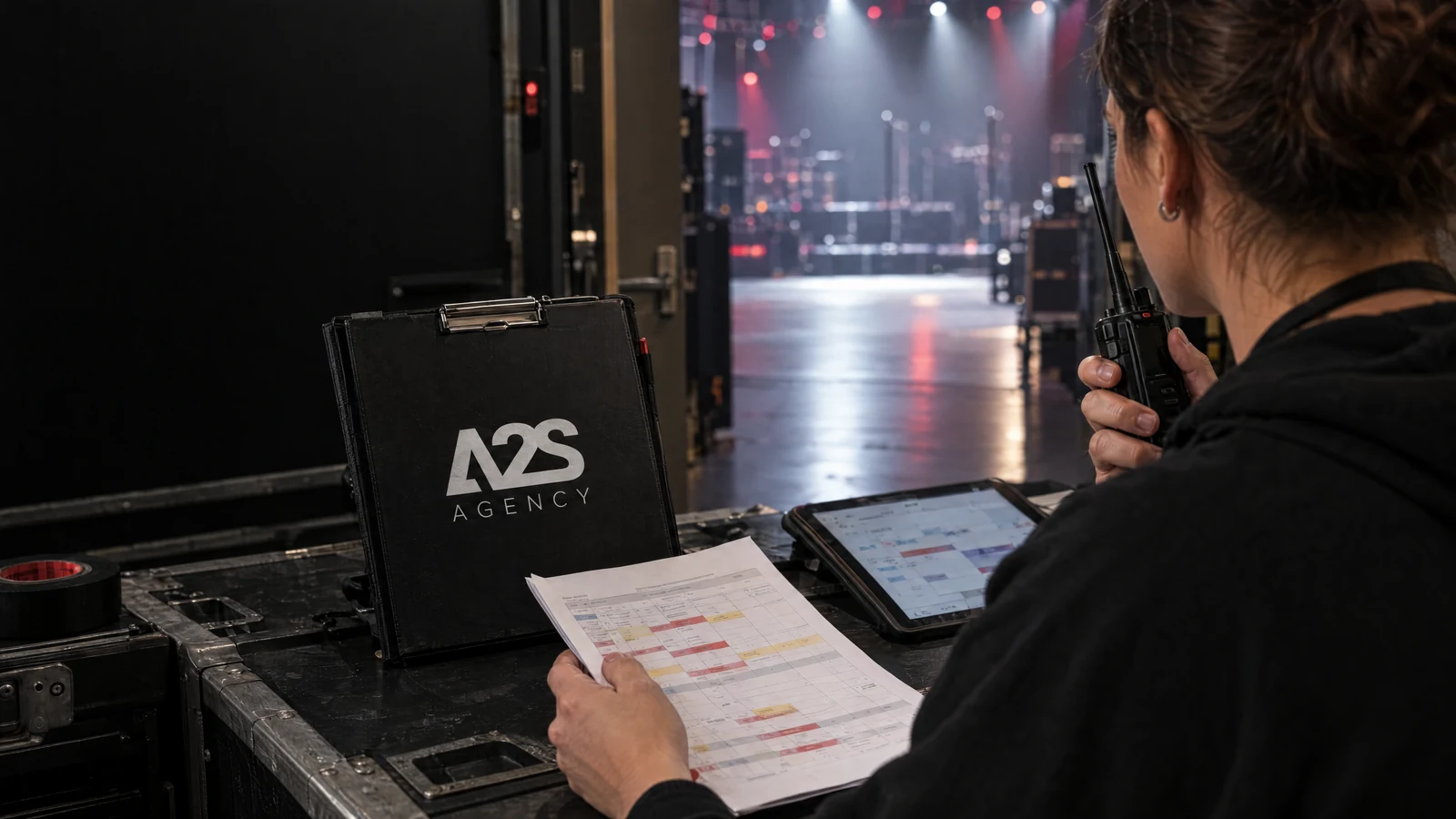 Produktionsabstimmung mit Tourplan und technischem Arbeitsmaterial